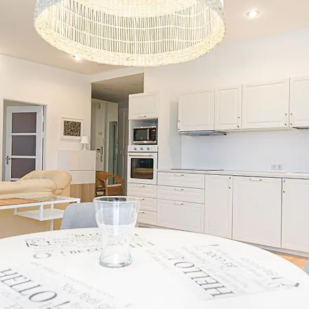 Cute Konstitucijos Ave *